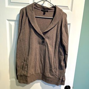 Brown sweatshirt with buttons
